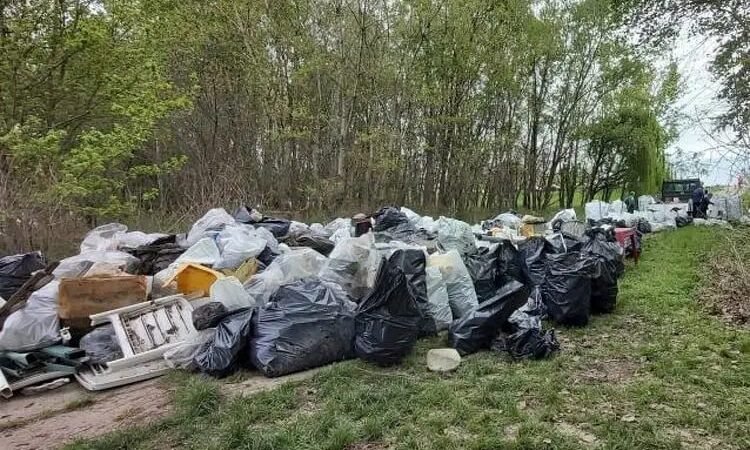 Több tonna szeméttől szabadították meg a Tisza-tavat